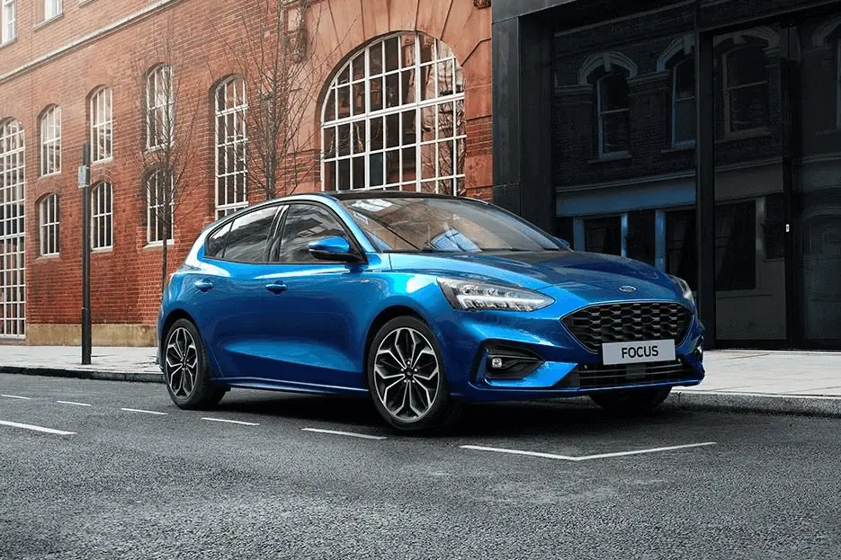 Ford-Focus-Kombi-Parkerad-i-stan kopiera