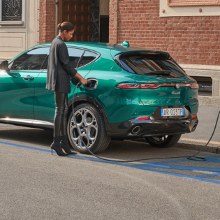 Alfa-Romeo-Tonale-Laddar