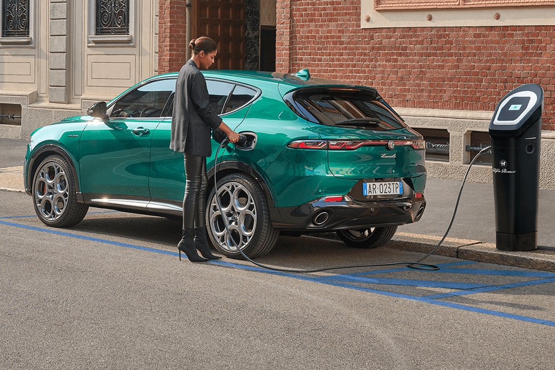 Alfa-Romeo-Tonale-Laddar