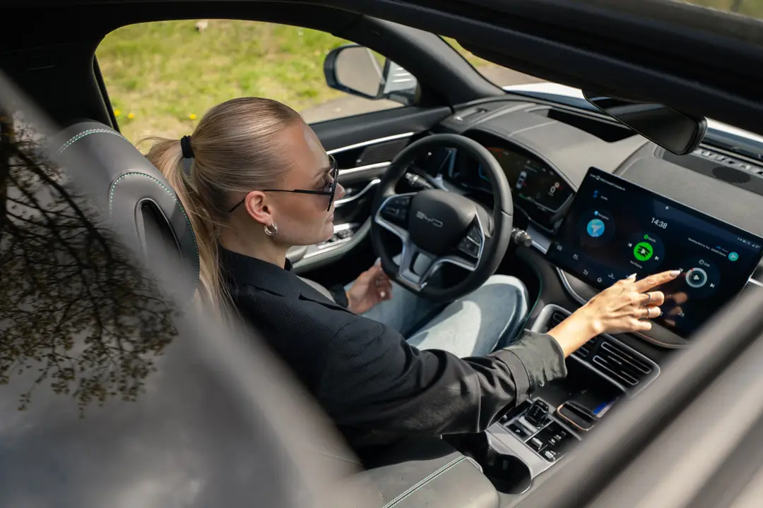 BYD-SEAL-U-DM-i-Kvinna